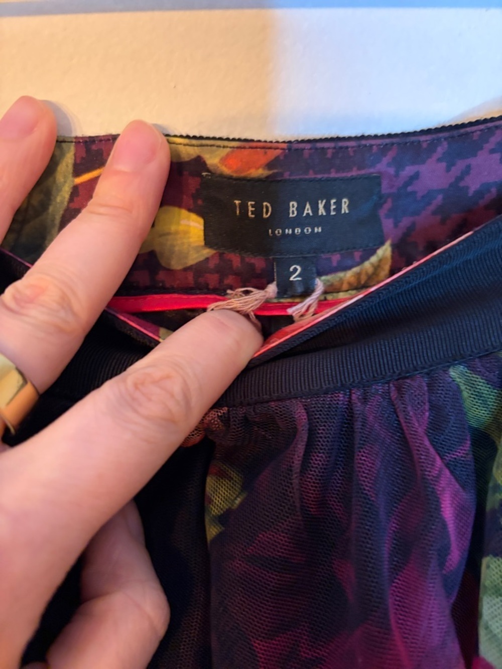 Ted Baker London Black Tulle Midi Skirt with Red Rose Print— NWOT— Size 2 - Picture 7 of 7